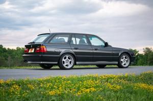 BMW M5 Touring 1992 года  (EU)